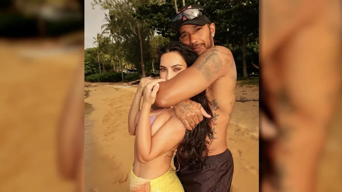 Verliebte Urlaubsgrüße: Kim Kardashian und Lewis Hamilton teilen Liebesglück – und Familienzuwachs