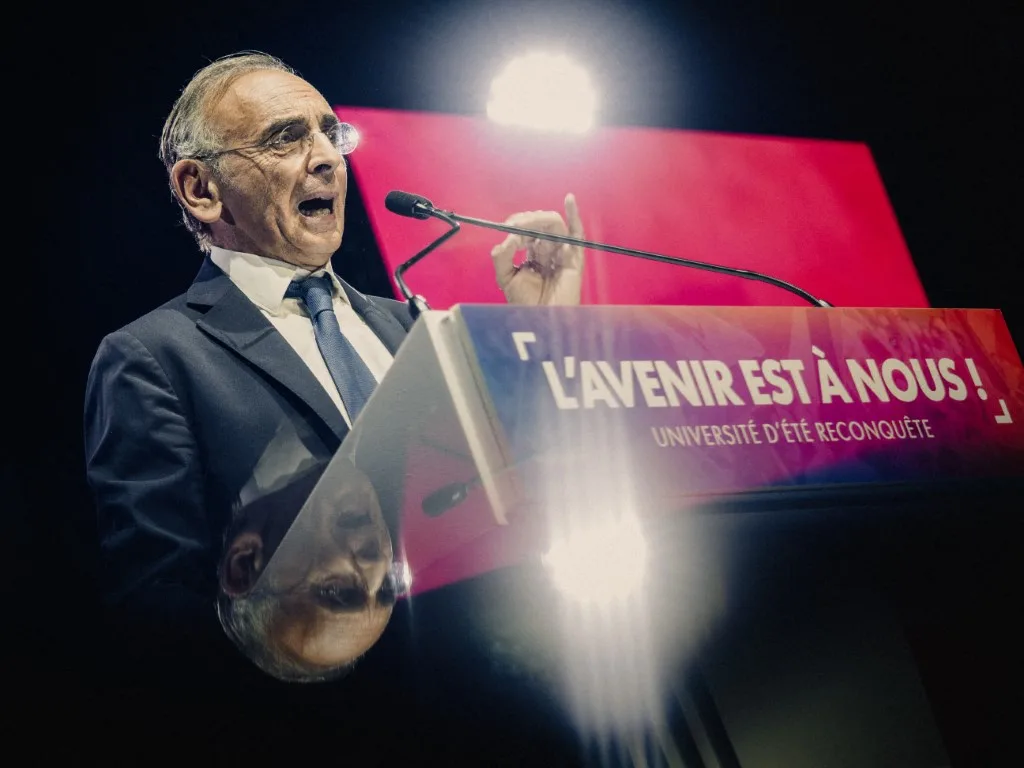 "Monsieur Zemmour, je m'appelle Younès, je suis Français et votre obsession identitaire n'y changera rien"
