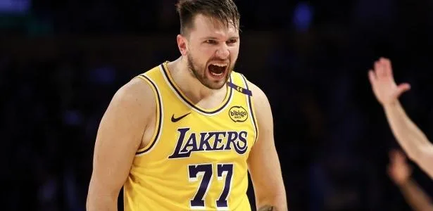 Lakers são vendidos por R$ 61 bi a parente de Trump ligado a caos da Fifa