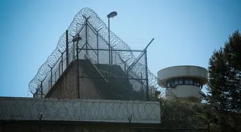 Serviços prisionais proibem entrada nas cadeias de suplementos como creatina