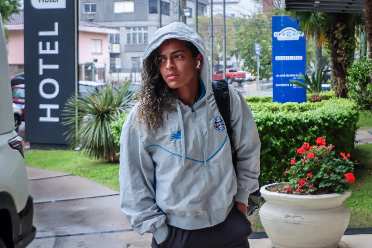 Grêmio banca ônibus para torcida ir a jogo do time feminino no Alfredo Jaconi