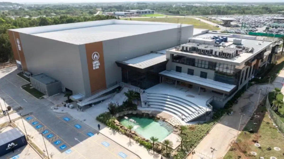 Megaigreja com lago artificial e capacidade para 12 mil fiéis é inaugurada em Vitória