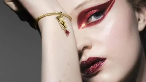 Pandora y Pat McGrath convierten el maquillaje en joyas con una colección llena de color y brillo
