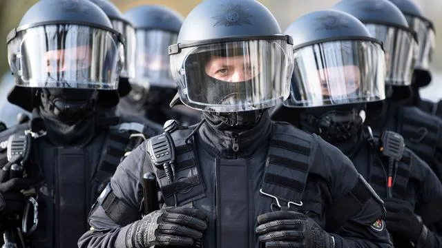 Großübung: Rund 550 Polizisten proben den Einsatz an Fußballspieltagen