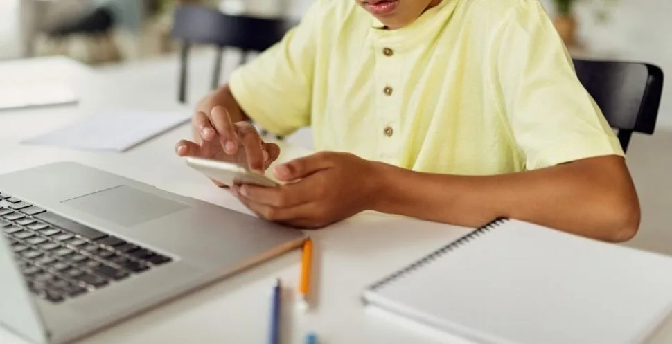 Como as escolas podem ajudar a formar cidadãos na era da informação