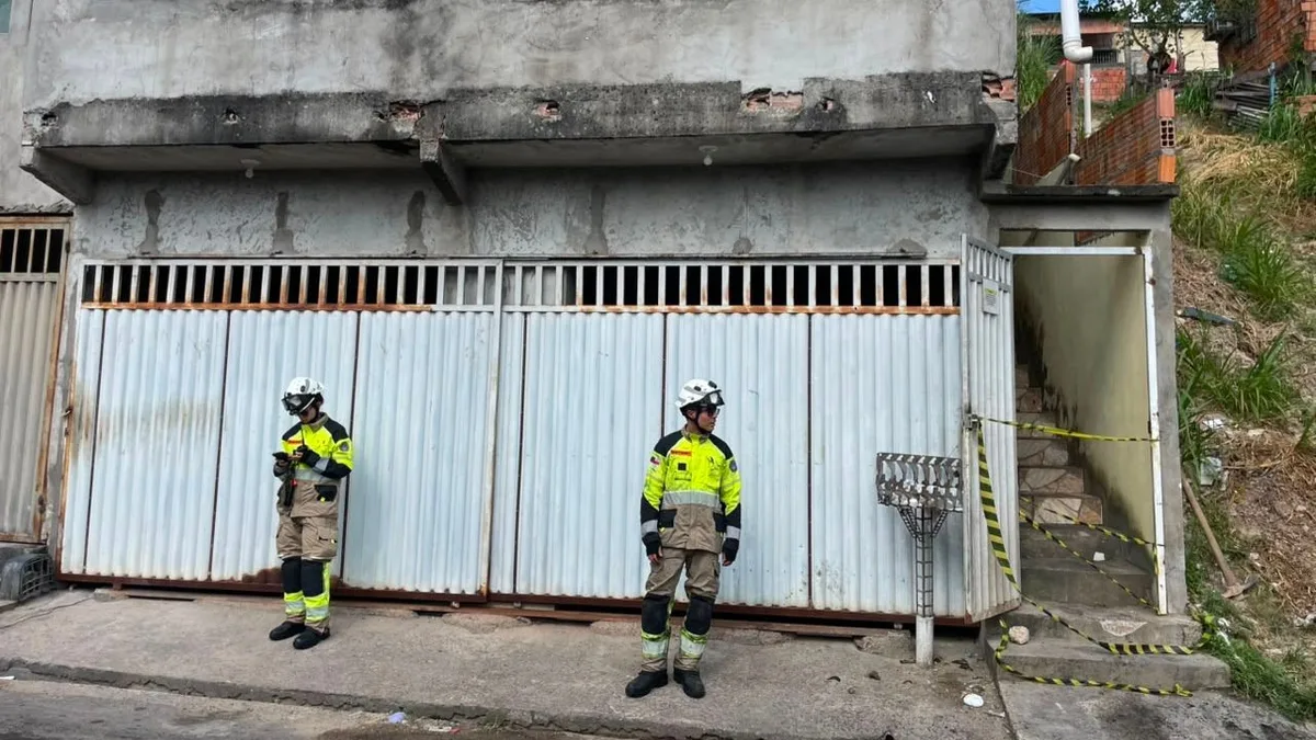 Irmãos que morreram carbonizados em incêndio em Manaus dormiam juntos em única cama, diz polícia