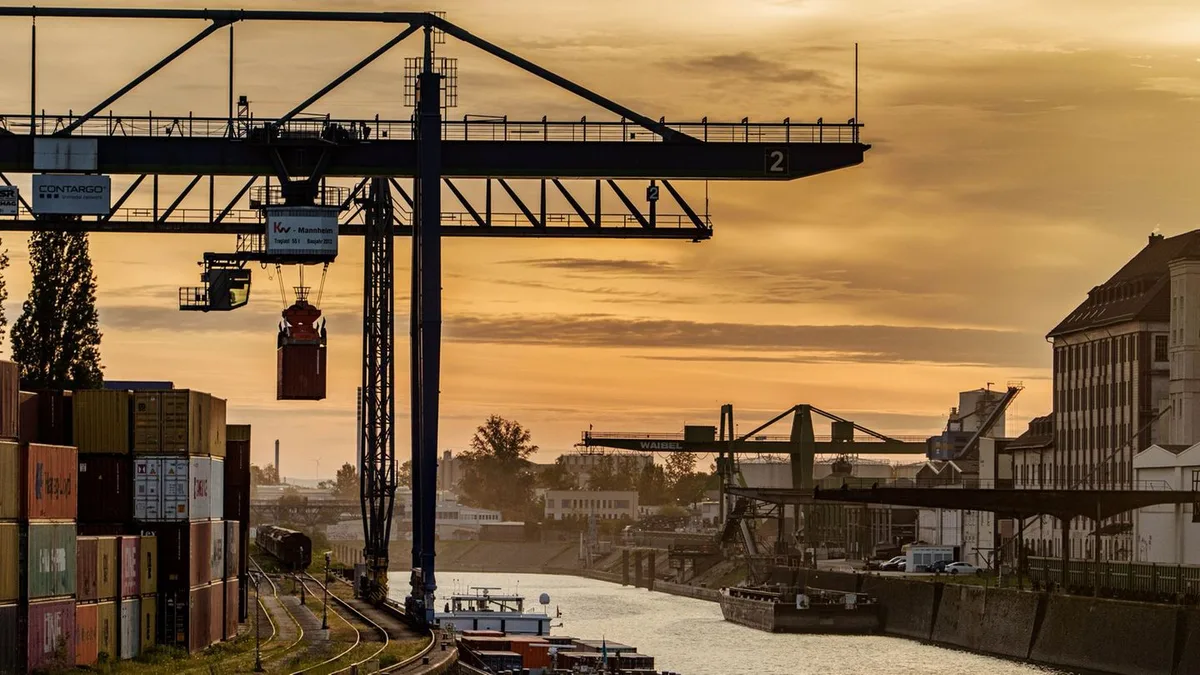 Konjunktur: Arbeitsmarkt in Hessen stabilisiert sich trotz Sommerflaute