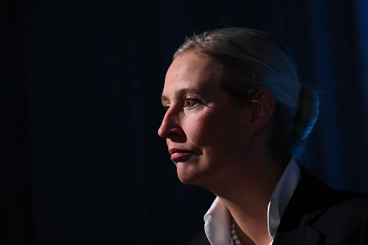 "Elle ment comme elle respire" : Alice Weidel, la "princesse de glace" de l'AfD prise au piège de sa radicalisation