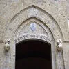 Monte dei Paschi quer afastar OPA da Intesa Sanpaolo e oferece 34 mil milhões por dois bancos
