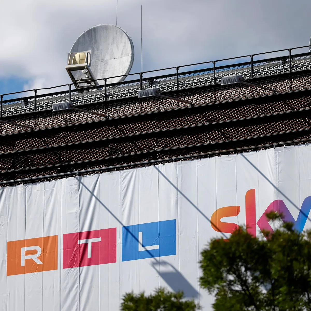 Privater Medienkonzern - RTL Deutschland und Sky streichen weitere 500 Stellen