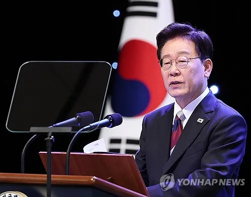 李대통령 지지도 43.0%로 취임 후 최저…與 47.9%·국힘 33.1%[리얼미터]