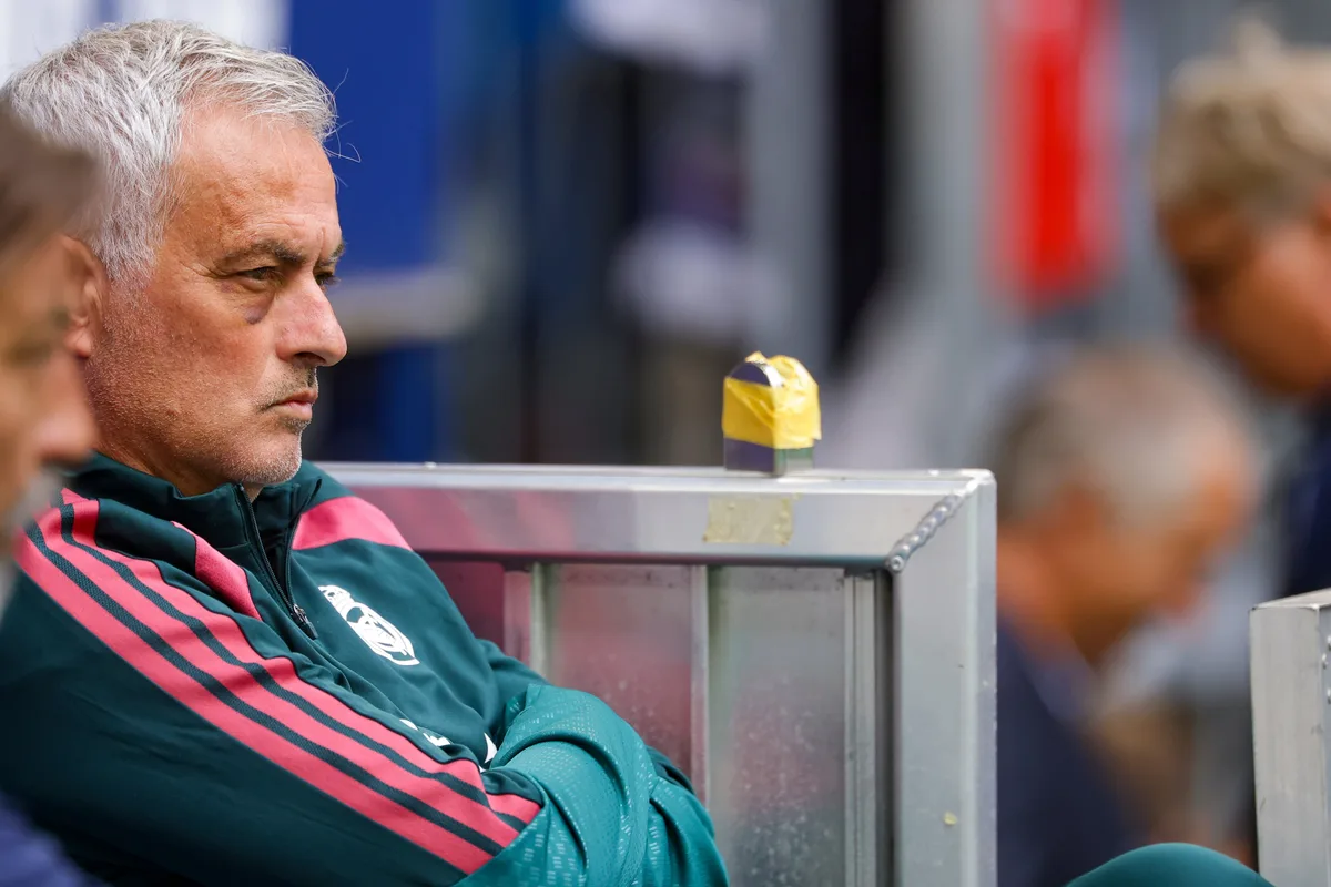 Mou los pone serios antes de lo serio