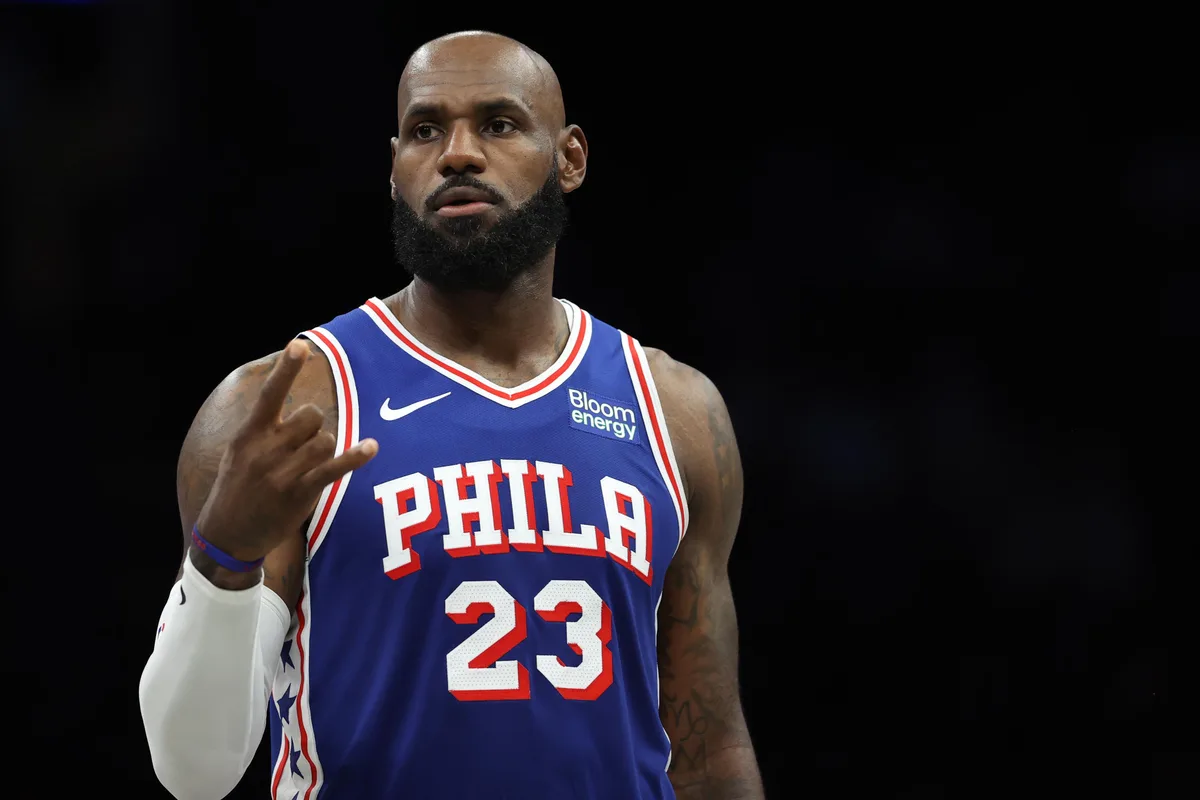 LeBron James debuta con Sixers y sorprende con sus números, pero Nets arruinan su estreno
