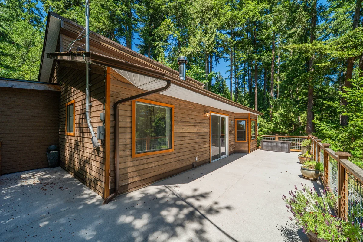 Mayne Island home with rental suite sells for nearly $50,000 under asking