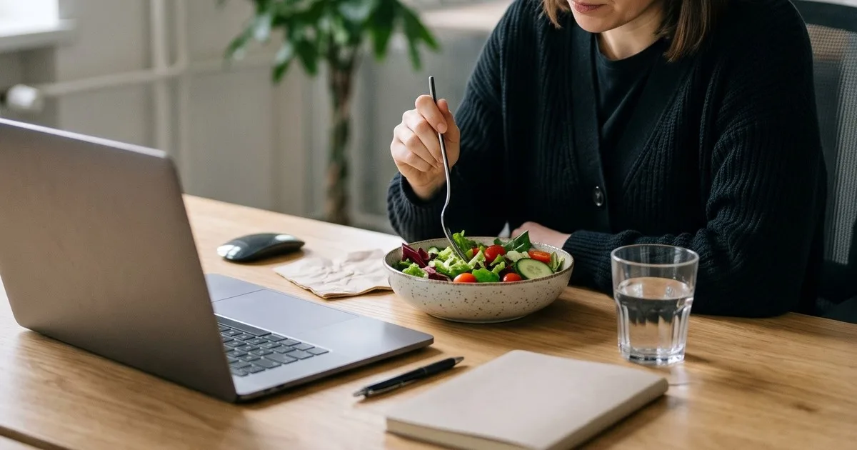 Una mujer envenenó el almuerzo de su compañera de trabajo con veneno para matar caracoles: descubren que mantenían una relación sentimental
