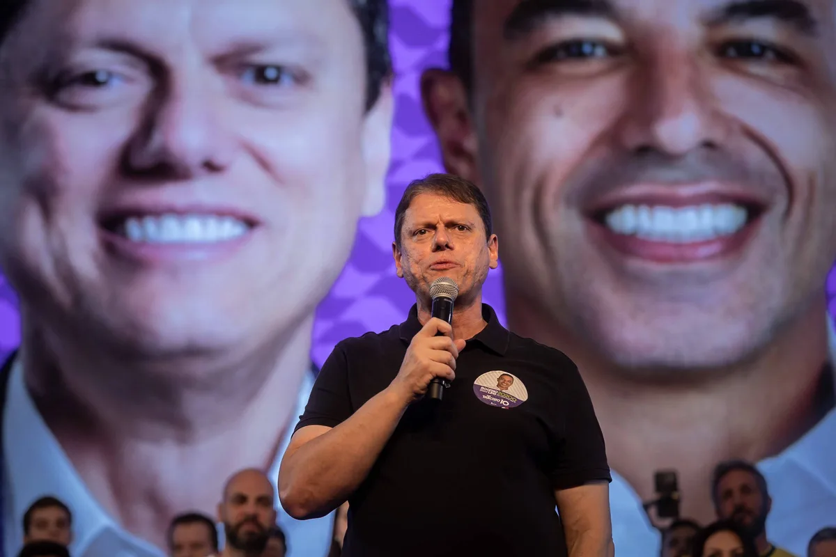 Plano de governo de Tarcísio destaca social em contraste com imagem de bolsonarista; conheça propostas