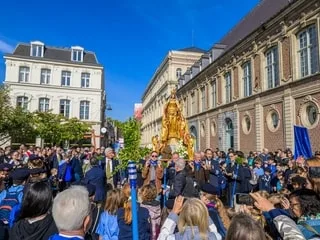 5000 personnes et un cordon tombé du ciel… Depuis l’an 1009, Valenciennes accueille la plus ancienne procession d’Europe