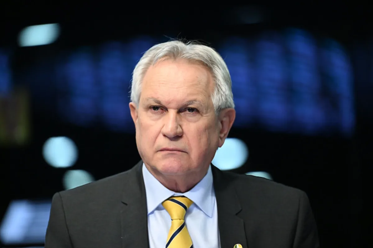 PEC 6×1: Senador bolsonarista quer aumentar tempo de transição e permitir jornada de 44h