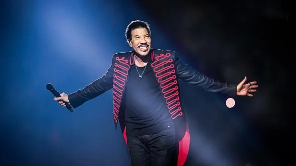 Lionel Richie admitted to ICU after health scare during St. Louis concert months after falling ill on stage