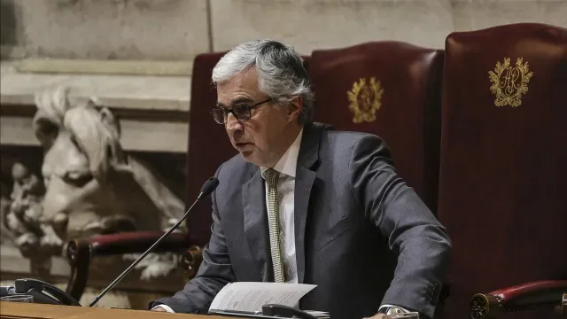 Chumbo de comissão a Neves? Aguiar-Branco rejeita "natureza política"