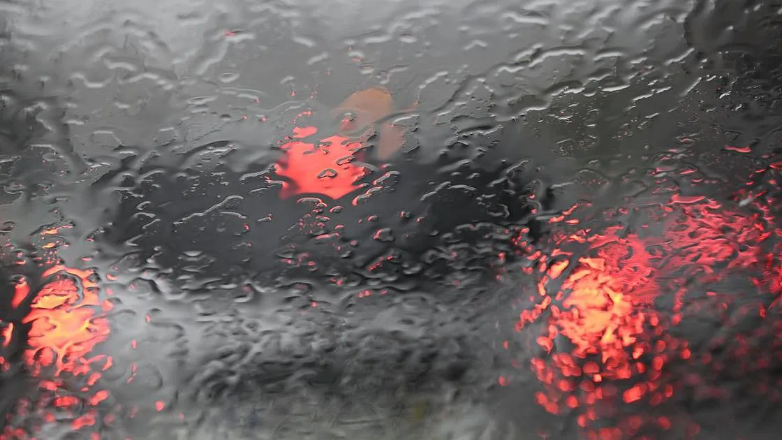Depressão "pouco habitual" em agosto pode trazer chuva persistente e vento forte no domingo