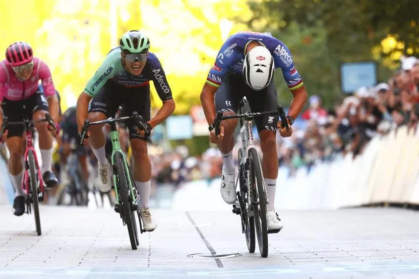 Un retour sur route couronné de succès : Mathieu Van der Poel remporte la 1re étape du Tour du Luxembourg devant un épatant Pierre Gautherat