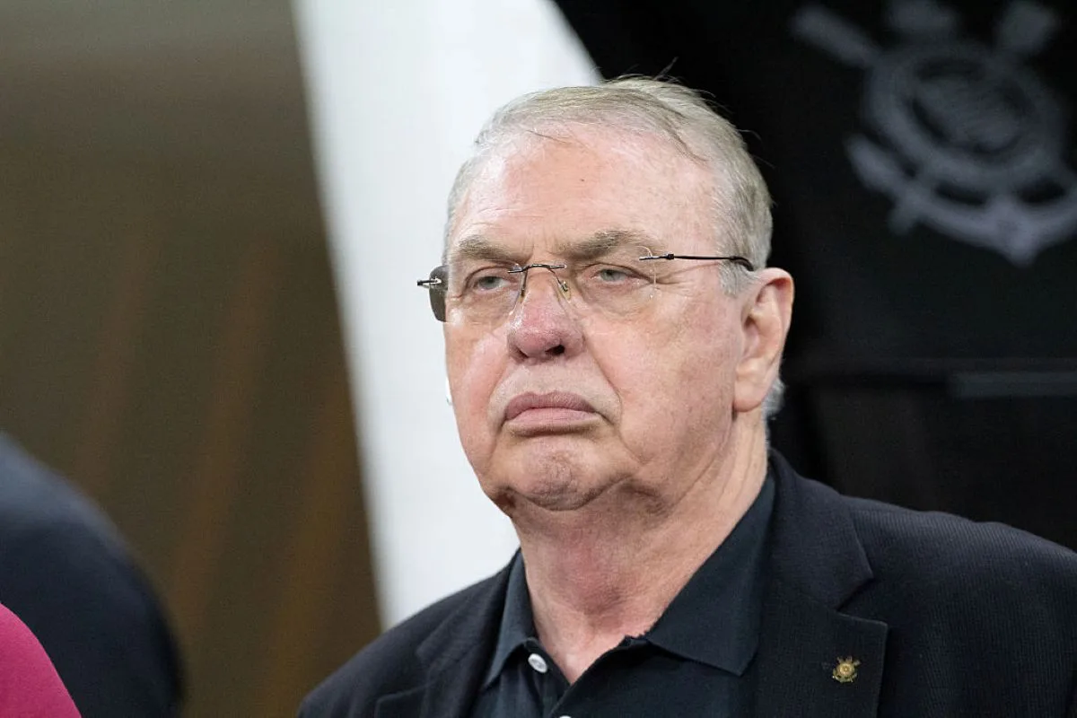 Presidente do Corinthians revela ameaças por renovação de Memphis