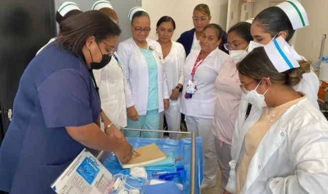En Panamá faltan 1,856 enfermeras y 1,090 técnicos de salud para atender a una cada vez más creciente población