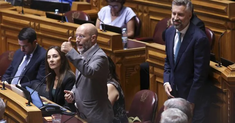Livre critica Ventura na presidência do inquérito a Neves