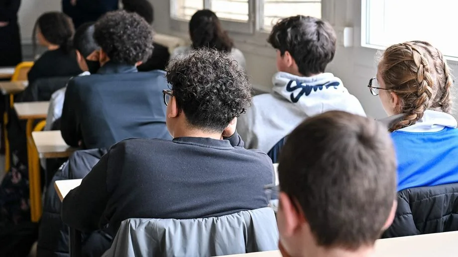 Rentrée 2026 : les non-remplacements des professeurs de collège et lycée seront "marginaux" pour la rentrée mardi