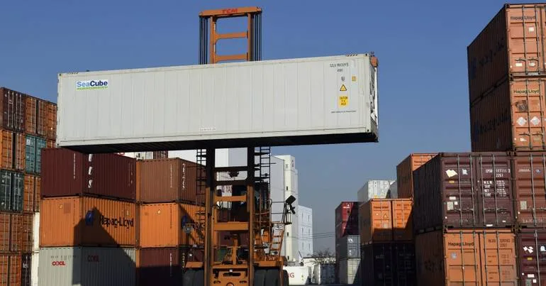 UE importa mais 7,9% da China e exporta menos 5,6% para EUA