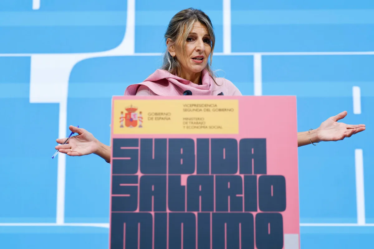 Díaz da tres semanas a los expertos para que recomienden cuánto subir el salario mínimo sin que pierda poder adquisitivo