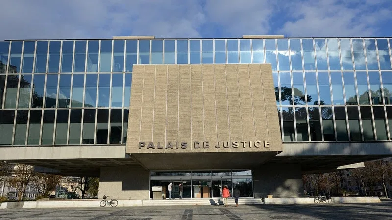 Haute-Savoie: un homme écroué pour meurtre après la découverte d'un corps sur une route