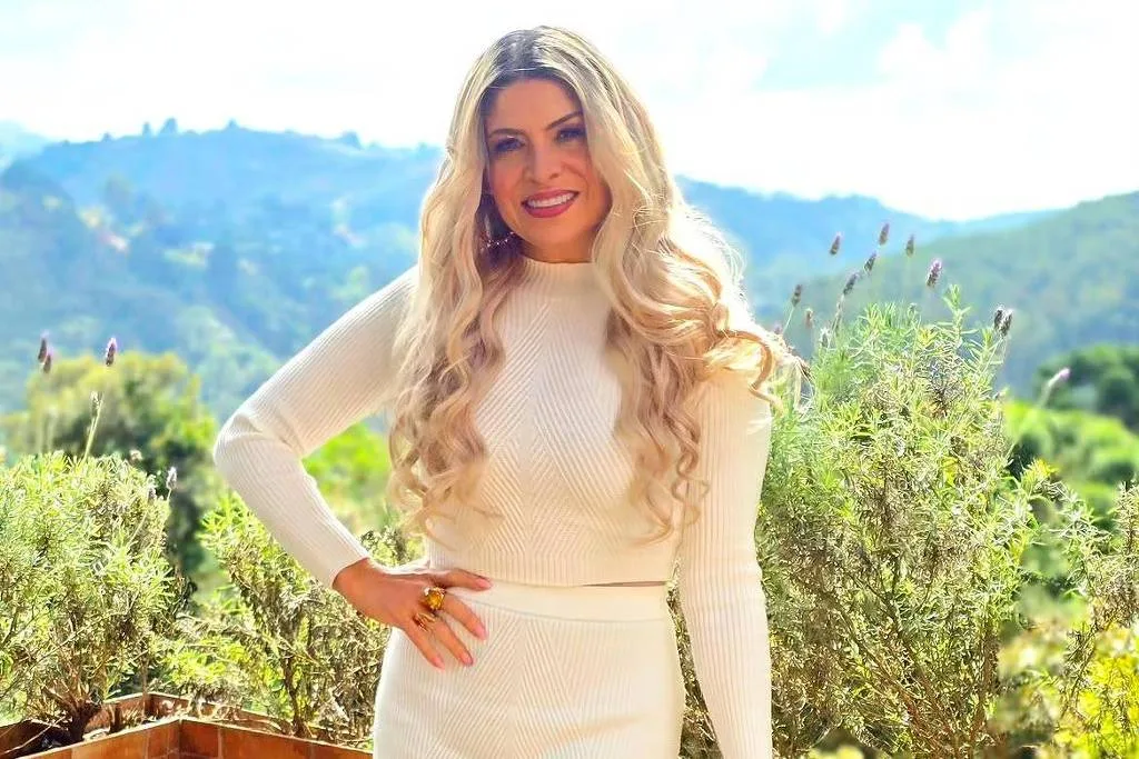 A Fazenda 18: Adryana Ribeiro, cantora, é confirmada no reality show