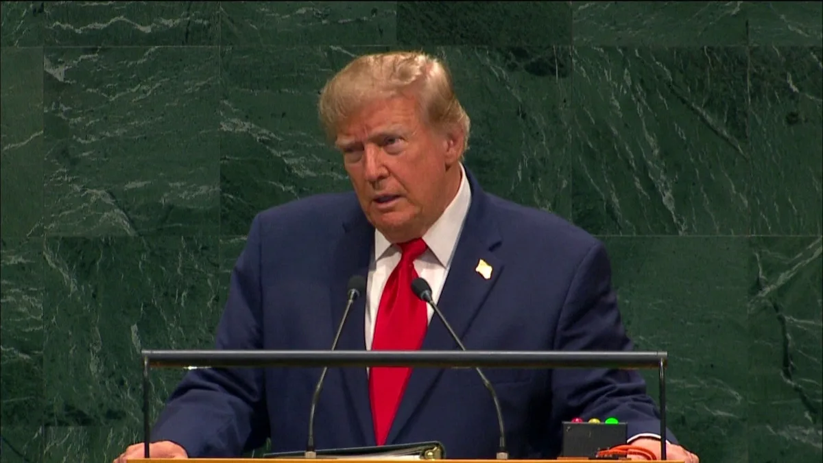 "Ne vendons pas notre diesel à l'étranger": Donald Trump se dit favorable à une interdiction des exportations