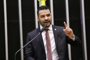 MP denúncia Arthur do Val por incitação ao crime ao comentar Operação Carbono Oculto