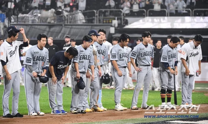 '8월 3승→충격의 7연패' 희미해진 한화의 가을야구…눈물 대신 심어야할 '미래'