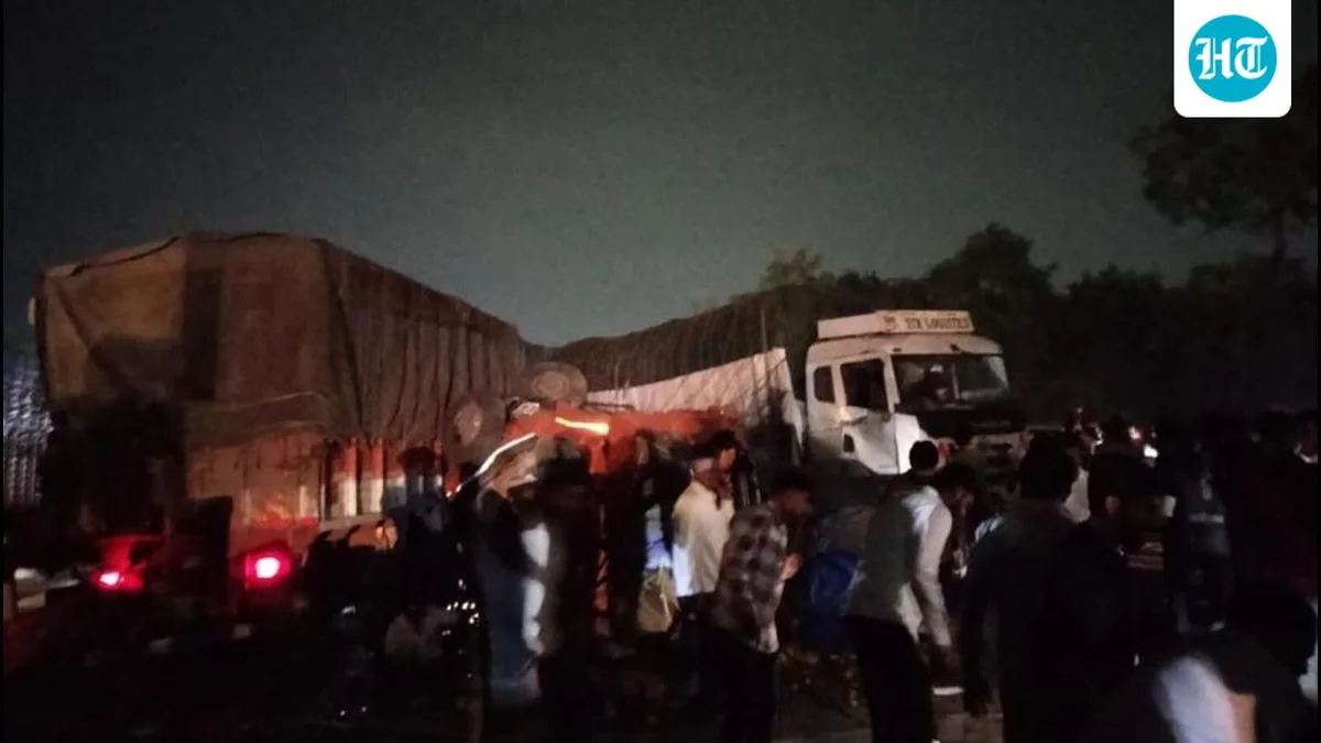2 killed, 12 injured in multi-vehicle crash on Pune-Bengaluru highway