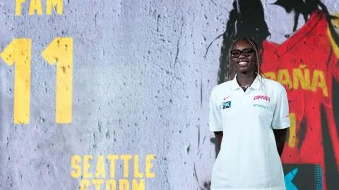 Awa Fam rompe el reloj de la WNBA con un récord para la historia tras el bronce de Berlín