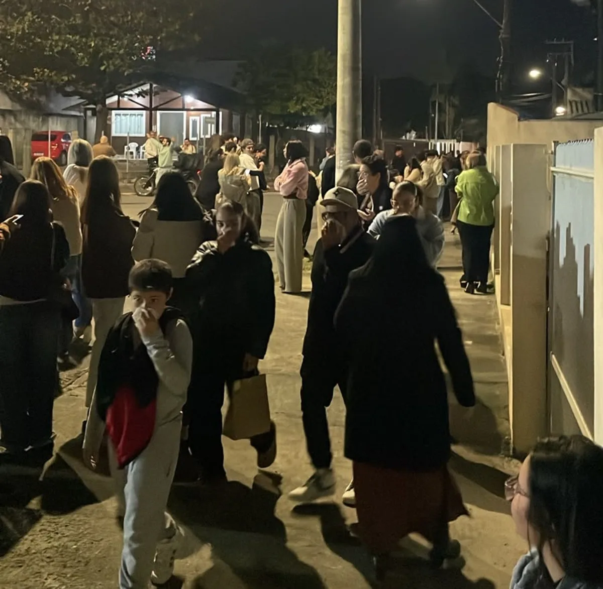Igreja com 300 fiéis é evacuada às pressas após vazamento de amônia intoxicar 5 pessoas em SC
