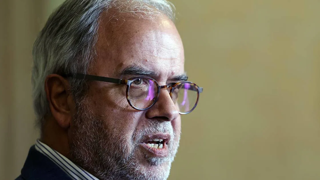 Pureza critica "lengalenga" do Governo face a "tantos alunos sem professores"