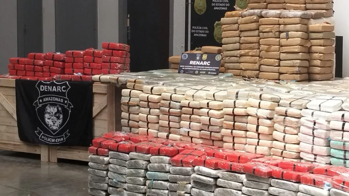Carga de 700 kg de maconha do tipo skunk é apreendida em galpão em Manaus; droga seguiria para o RJ