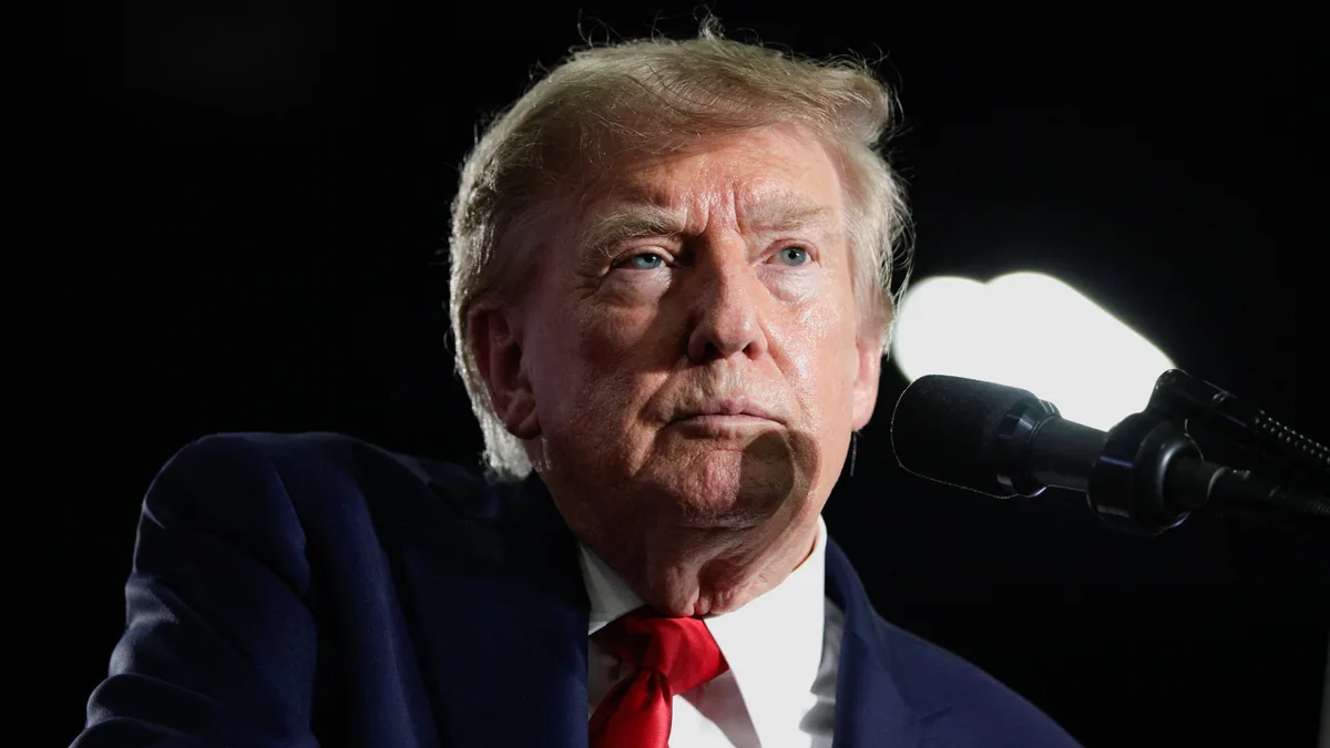 Doctor Sounds Alarm on Trump’s ‘Strange and Unusual’ Habit
