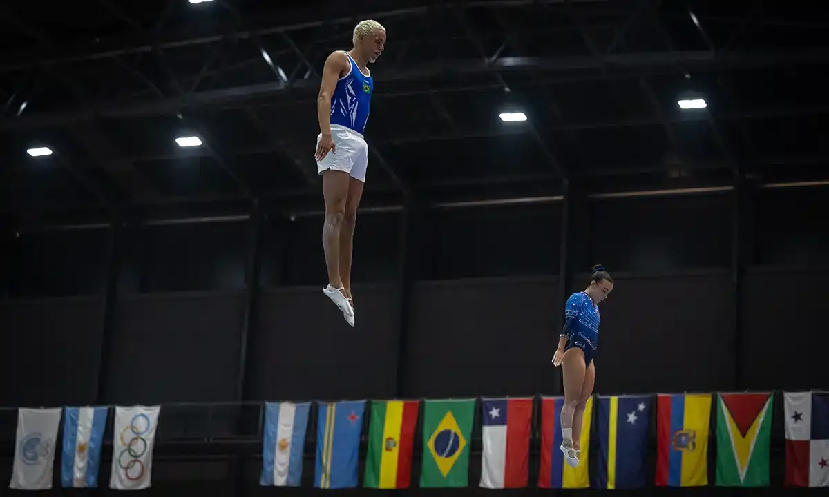 Camilla Lopes e Vinícius Clementino vão à final com melhor nota