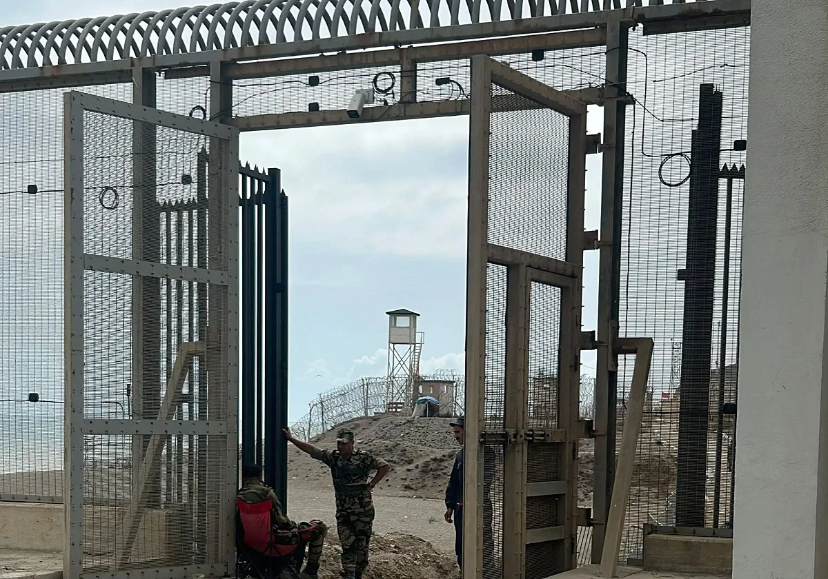 El PP aprieta al Gobierno por la puerta que puso Marruecos en la zona fronteriza de Ceuta