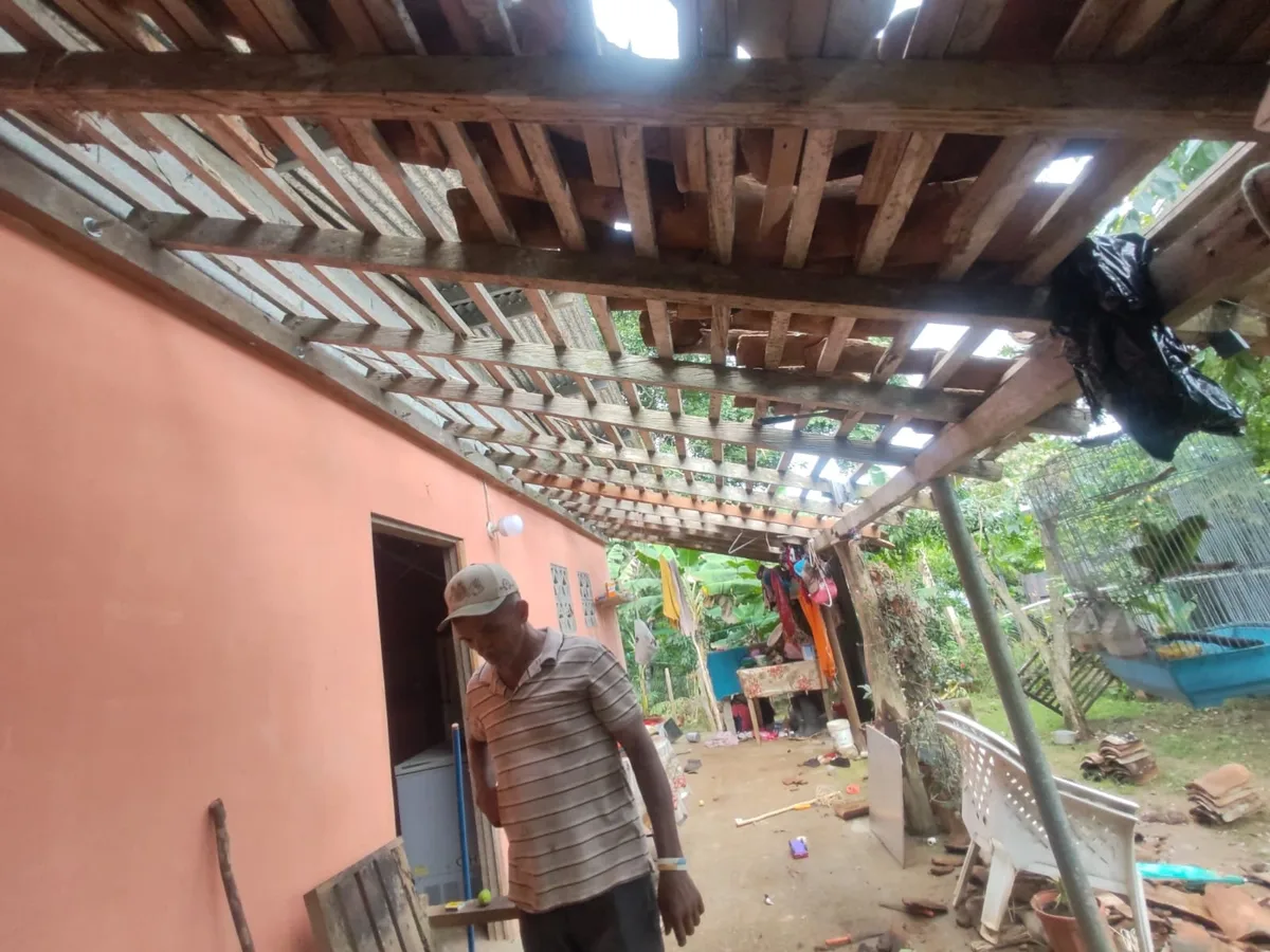 Gobierno busca agilizar una ayuda que aún no llega a la mayoría de los damnificados por el terremoto del viernes en Panamá