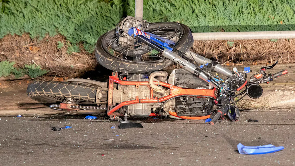 Wieder ein schwerer Unfall - Moped-Drama! Jugendlicher stirbt vor seinen Freunden