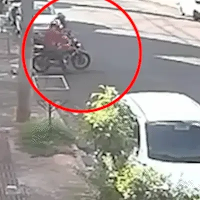 Dupla furta moto em 10 segundos no Centro de Campo Grande