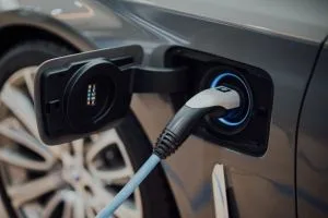 Carro elétrico: seguro custa mais? Veja 7 cuidados antes de contratar