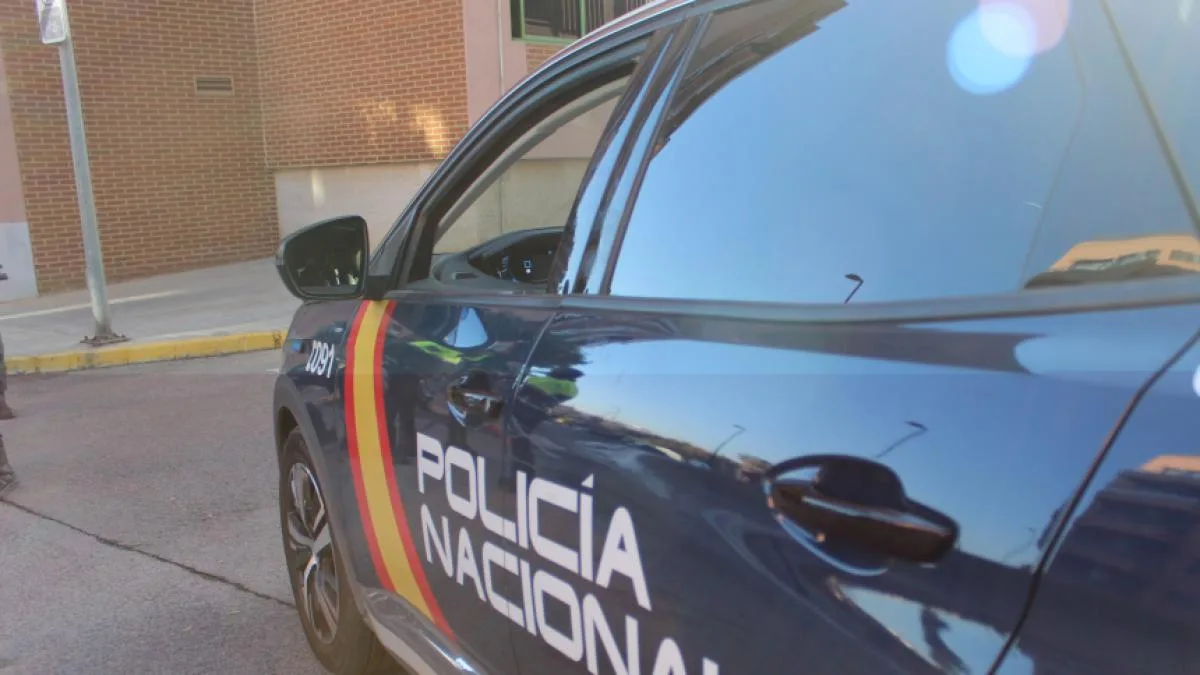 Detenido por amenazar con una navaja en una piscina de València a un bañista y un socorrista